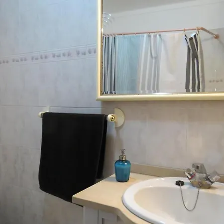 Ola Apartment *